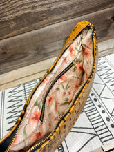 Load image into Gallery viewer, Caramel Latte Embossed Gator