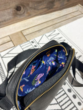 Load image into Gallery viewer, Classic Pebbled Black