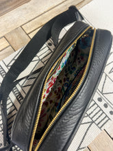 Load image into Gallery viewer, Pebbled Classic Black