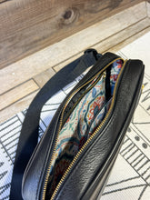 Load image into Gallery viewer, Classic Pebbled Black