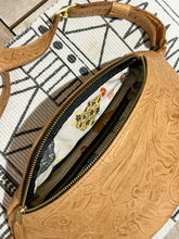 Load image into Gallery viewer, Embossed Spanish Lace (Caramel Latte)
