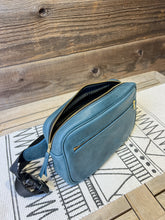 Load image into Gallery viewer, Blueberry Blue (Bullhide)
